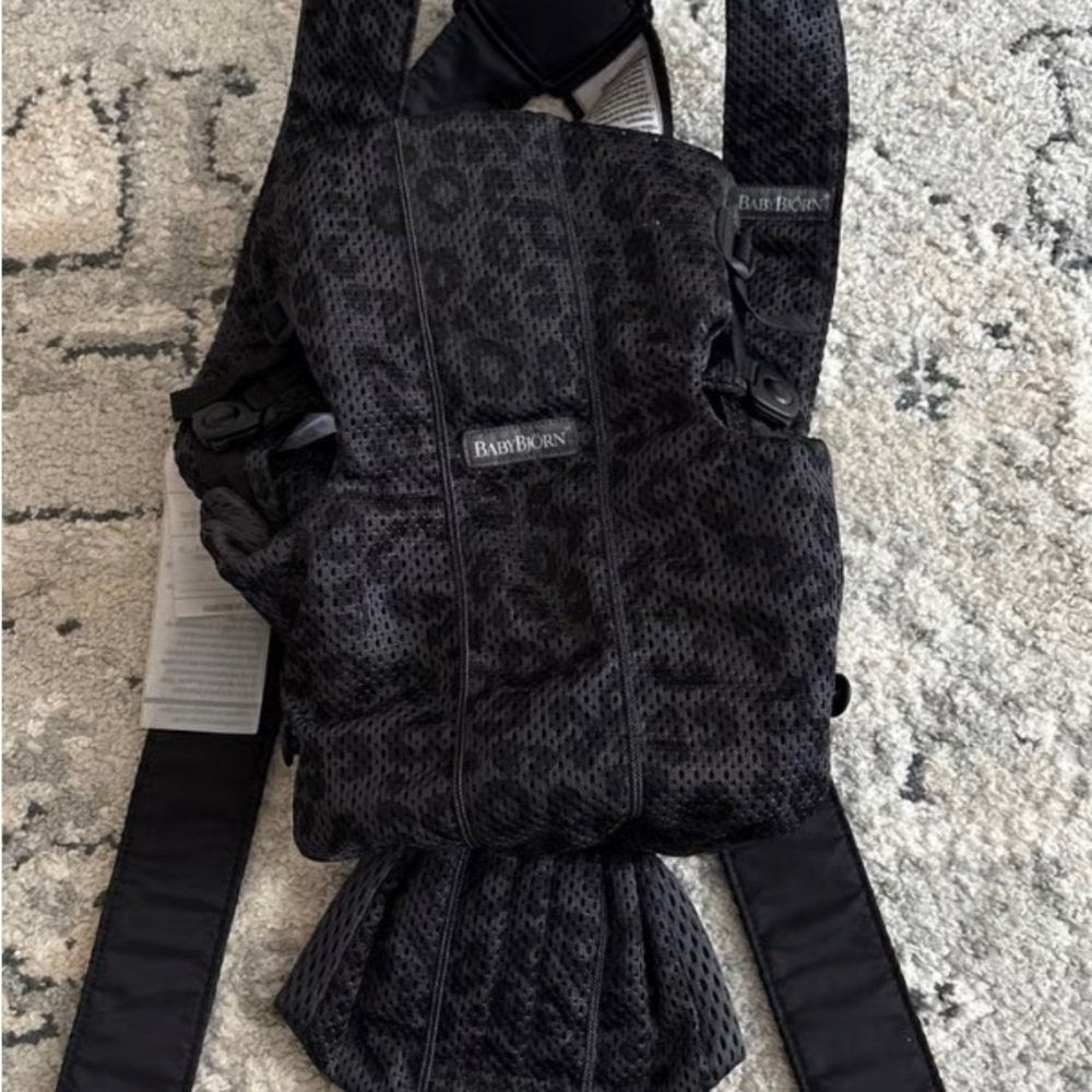 Baby Bjorn Mini Carrier in black leopard